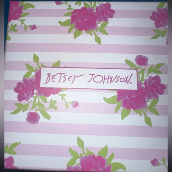 BETSEY JOHNSON Mismatched Baking Mixer & Cherry Pie Dangle Earrings in Box NWT - Picture 2 of 2